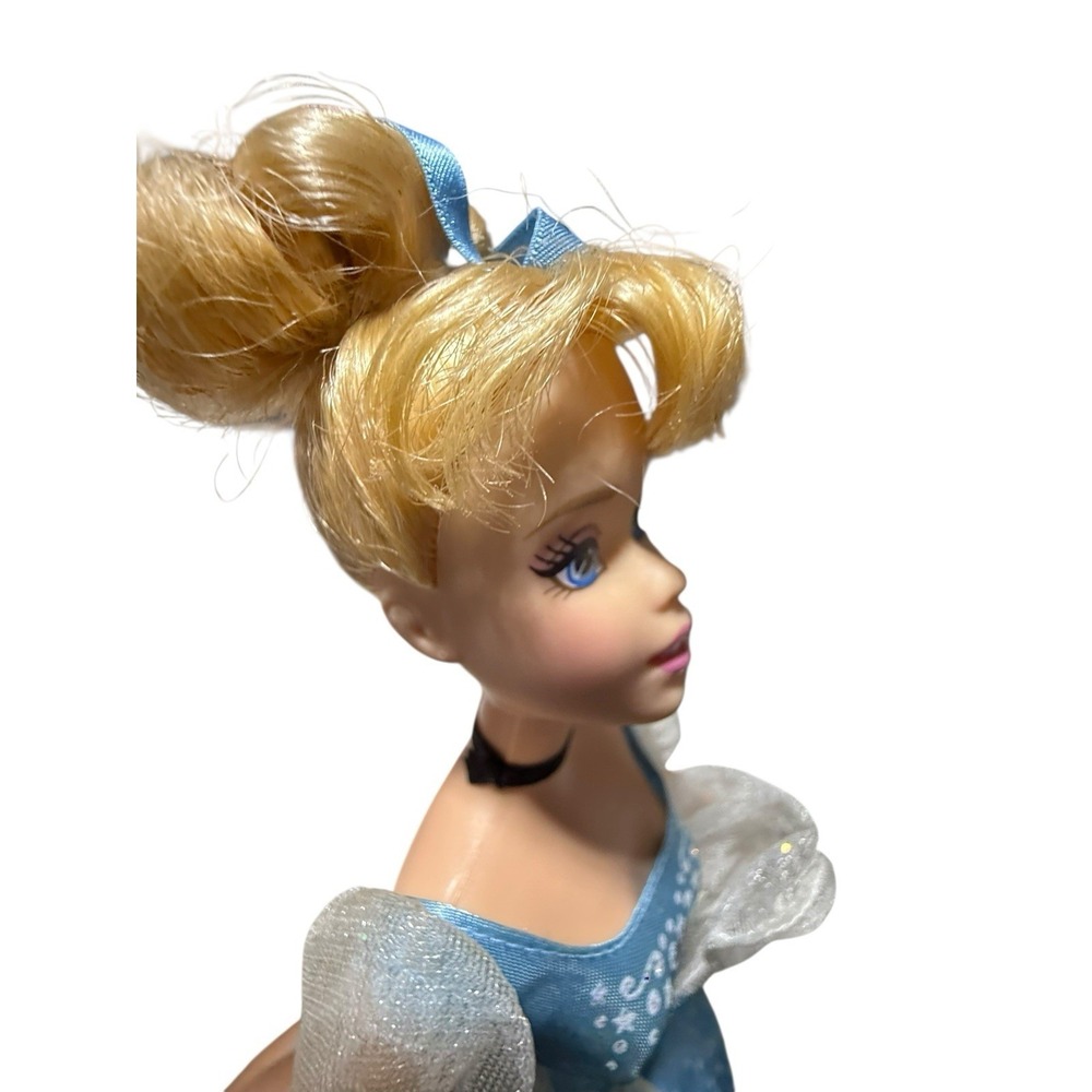 Disney‎ Princess Cinderella Barbie Doll Light Feet Dress - Picture 9 of 11